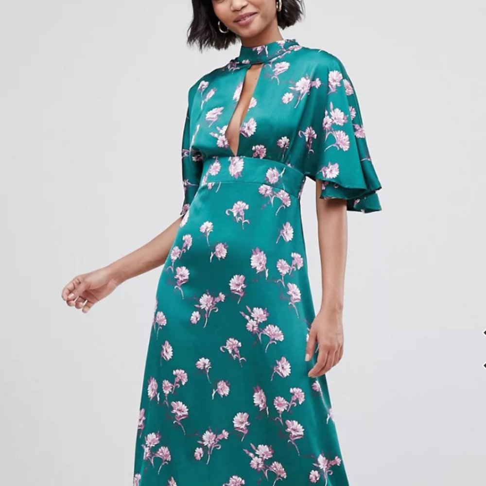 Liquorish kimono sleeve maxi dress with keyhole and in floral print
